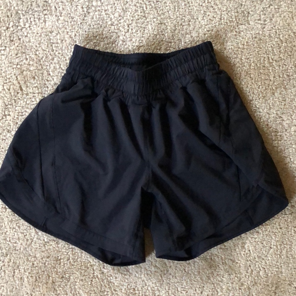 BLACK Lululemon Tracker Short 5”